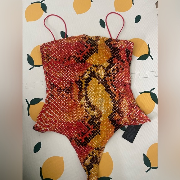 Naked wardrobe and guess bodysuits pre-loved and in great condition. - Picture 7 of 16